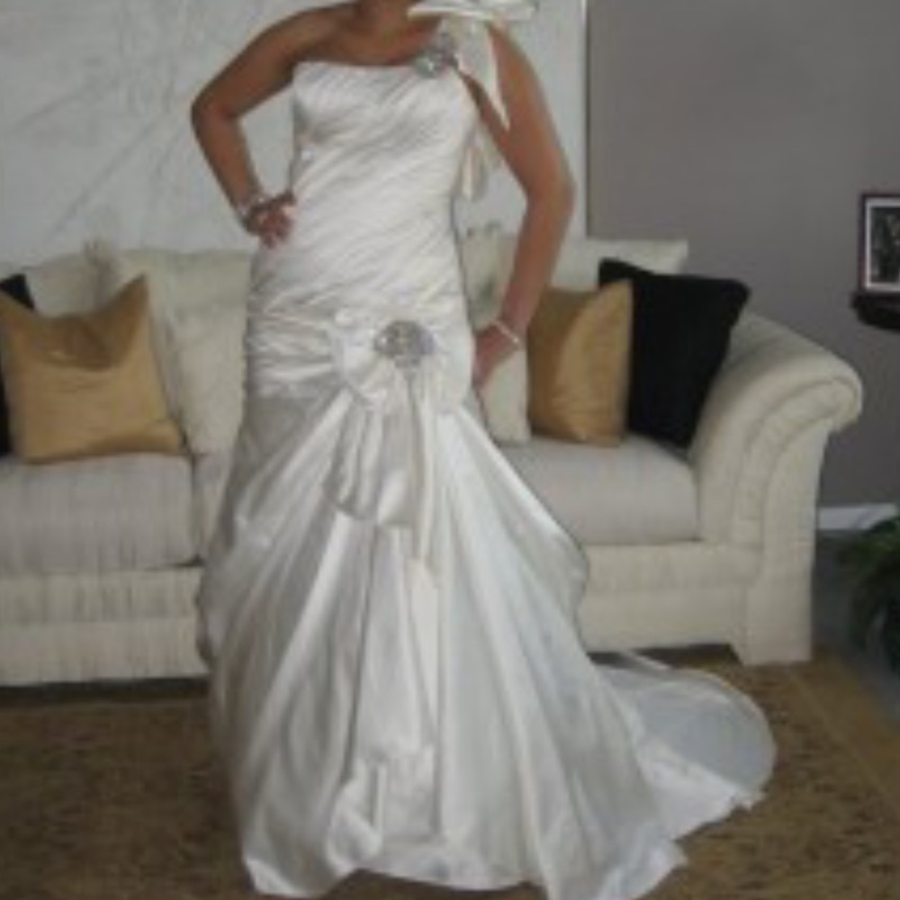 Pnina Tornai custom made one shoulder bow dress.  Purchased at KLEINFELDS NYC